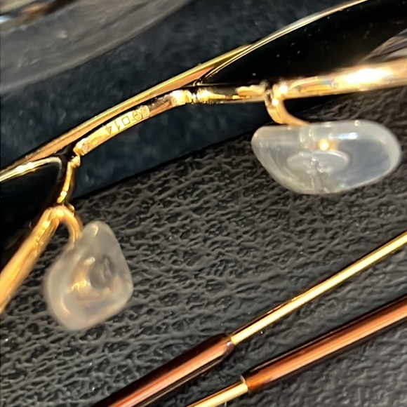 Ray Ban Aviators Sunglasses gold tone frame with a case - Picture 13 of 16